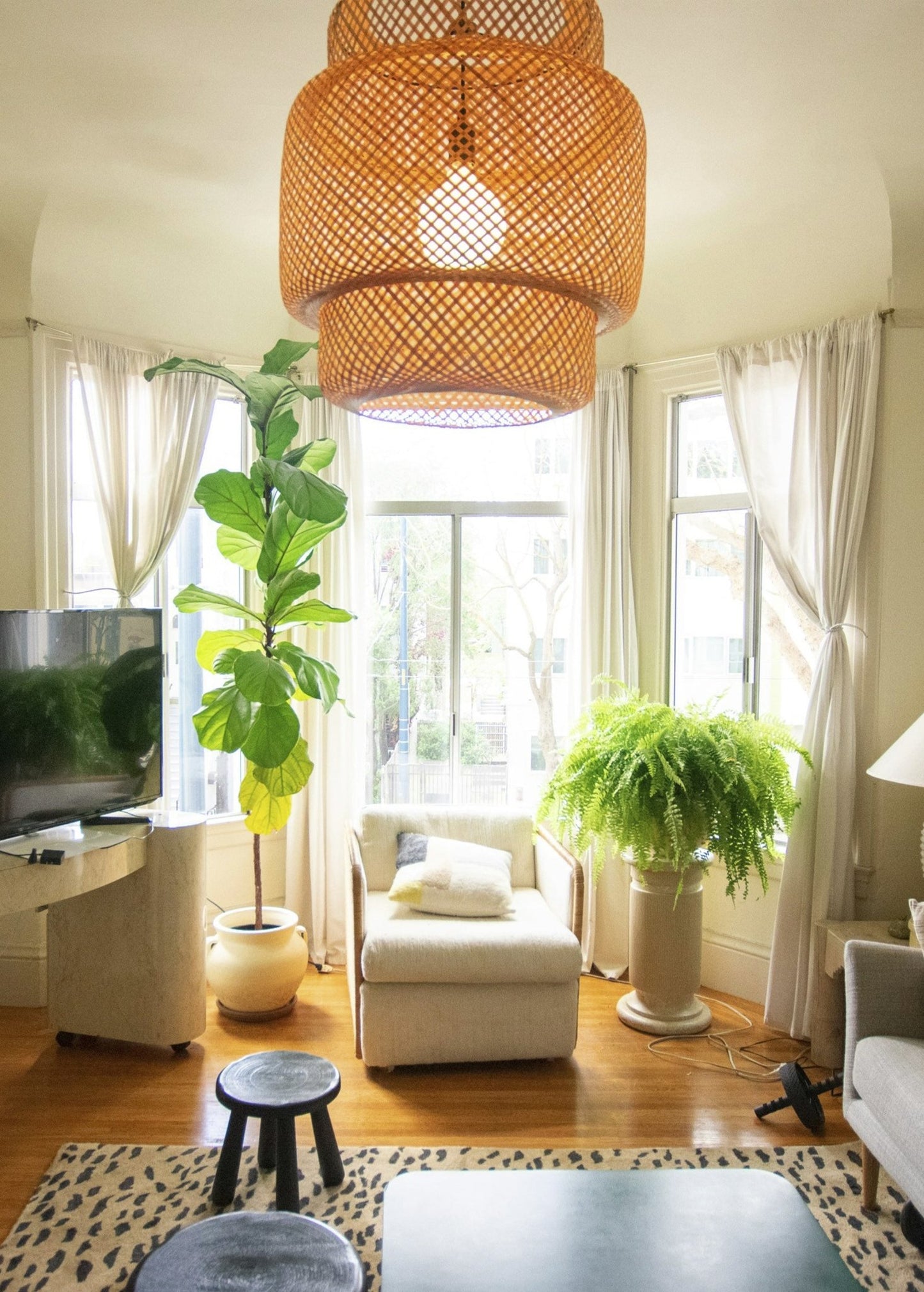 Bright home office with lush plants and cozy seating, perfect setting for using Green Tea + Lemongrass Room Spray from Florida Scents Essentials.